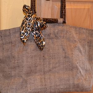 Large bag with lined animal print